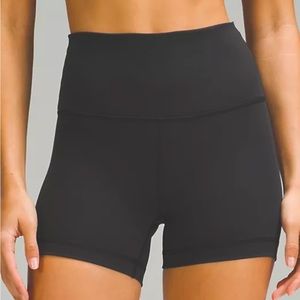 Lululemon spandex in 3 inch, black and size 4 (small)
